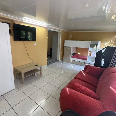 Agreable Dortoir En Bord De Jardin Lit 1 *