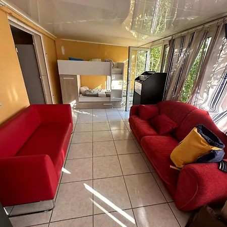 Agreable Dortoir En Bord De Jardin Lit 1