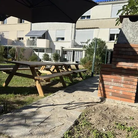 Capsulehotel Agreable Dortoir En Bord De Jardin Lit 1