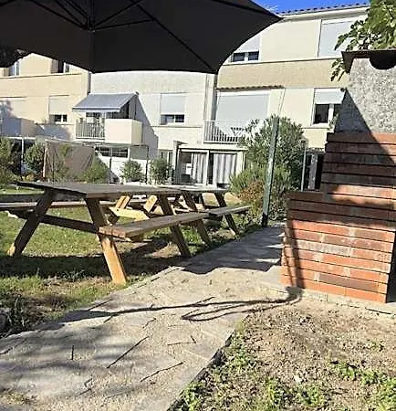 Agreable Dortoir En Bord De Jardin Lit 1 캡슐호텔 카스트르